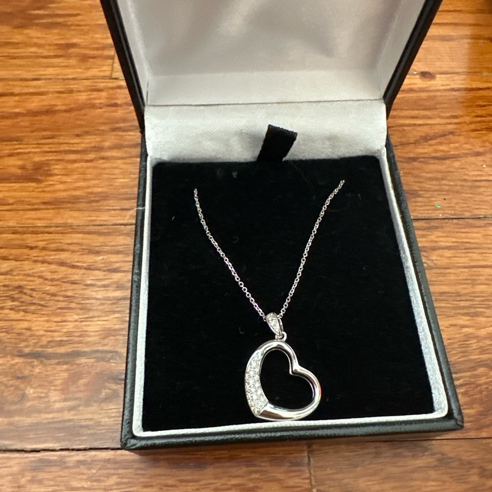 Diamond Exchange 18KWhite Gold Diamond Heart Necklace | Never Worn